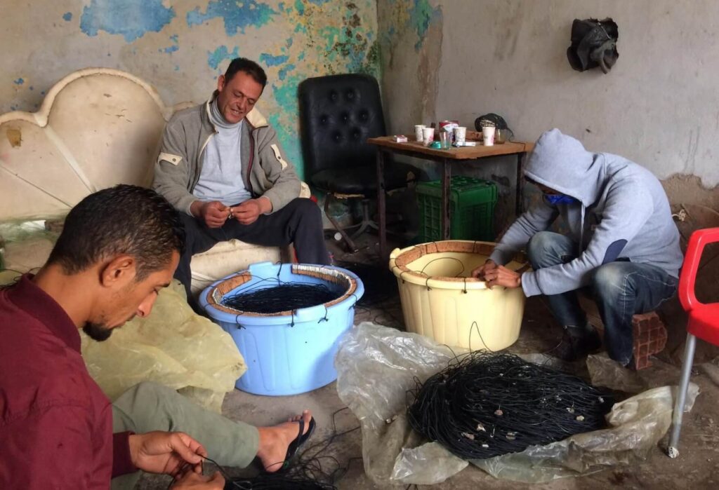 Fishers preparing their new equipment © Khaled Ben Othman